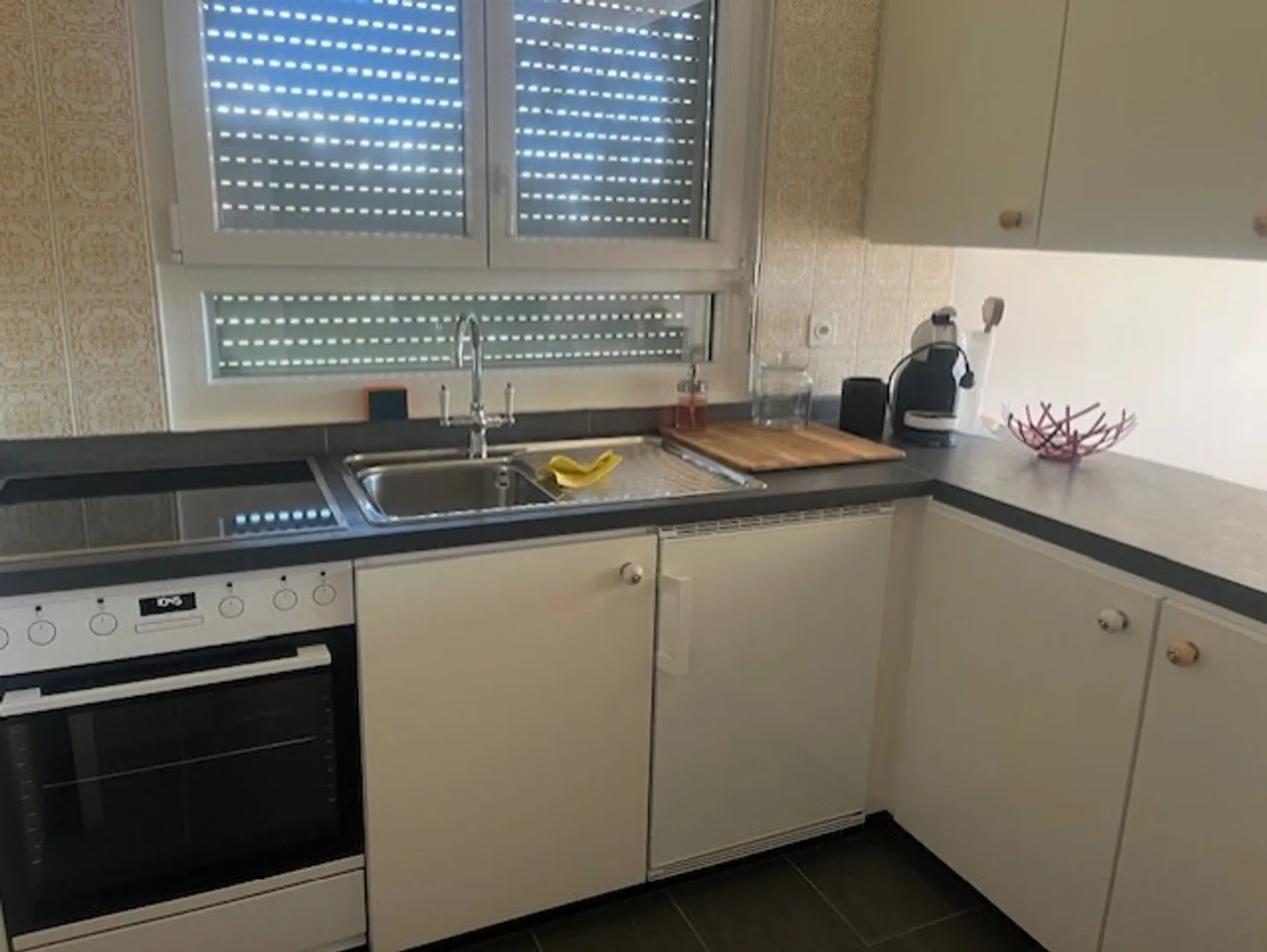 Charming Apartment in Village Center - Photo 5 of 7