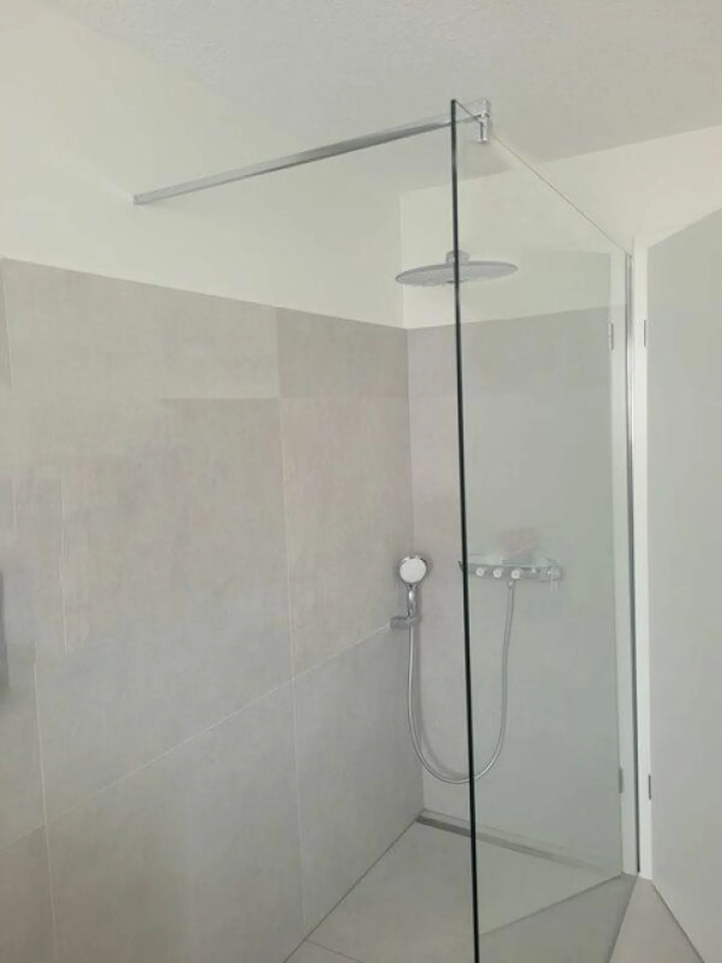 Bright 4.5 Room Apartment with Modern Kitchen - Photo 8 of 9