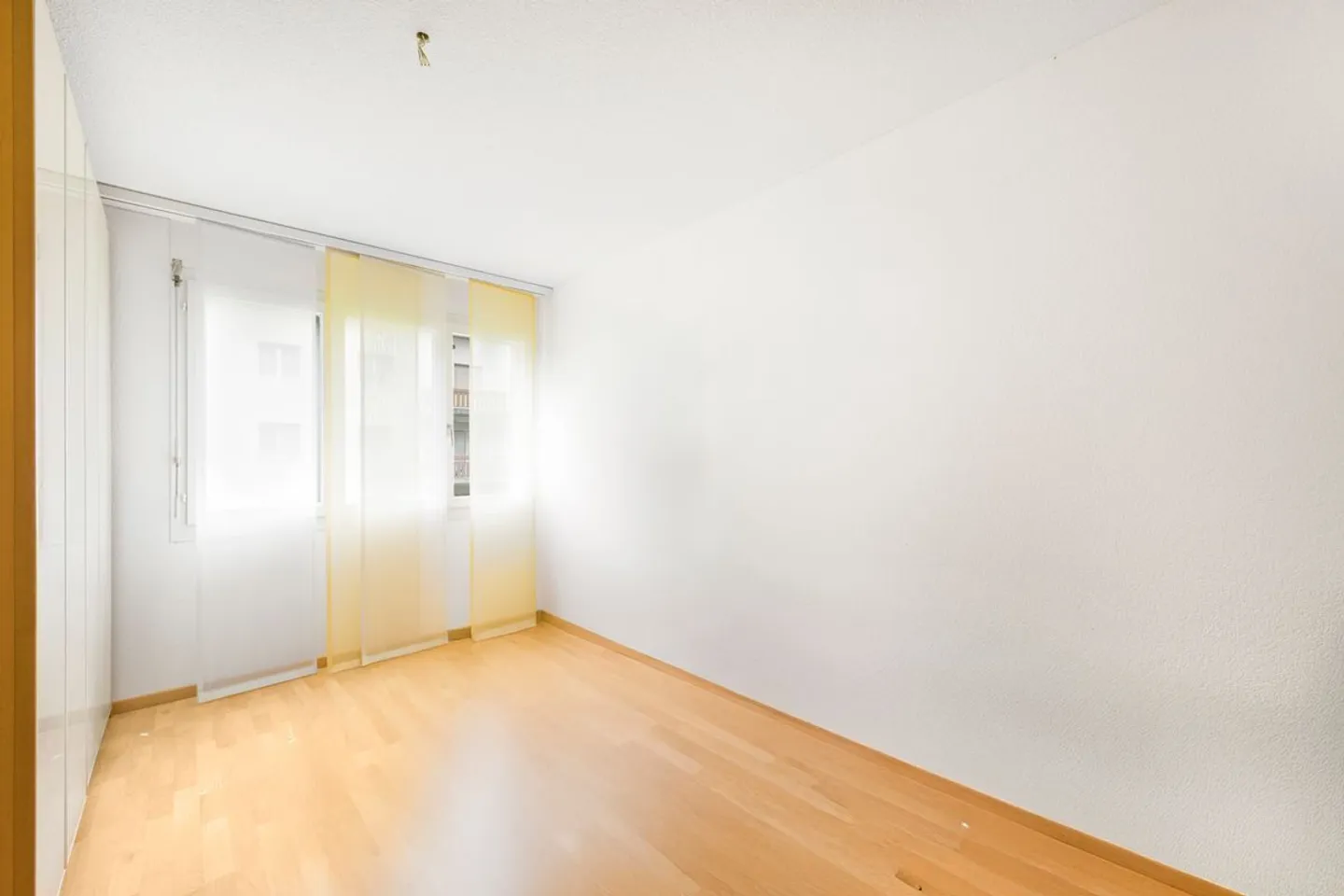 Spacious Apartment with Mountain View - Photo 12 of 13