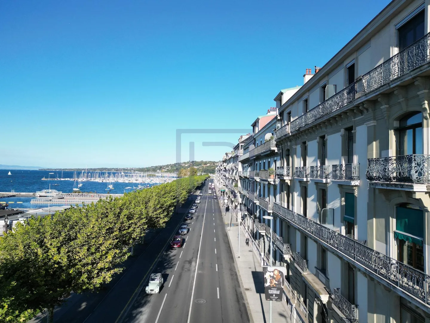 Elegant Apartment with Lake View - Photo 2 of 2