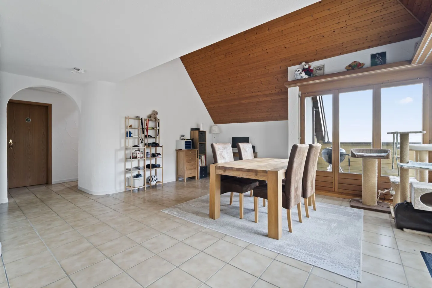 Appartement en duplex lumineux et bien entretenu de 4,5 pièces - Photo 4 sur 11