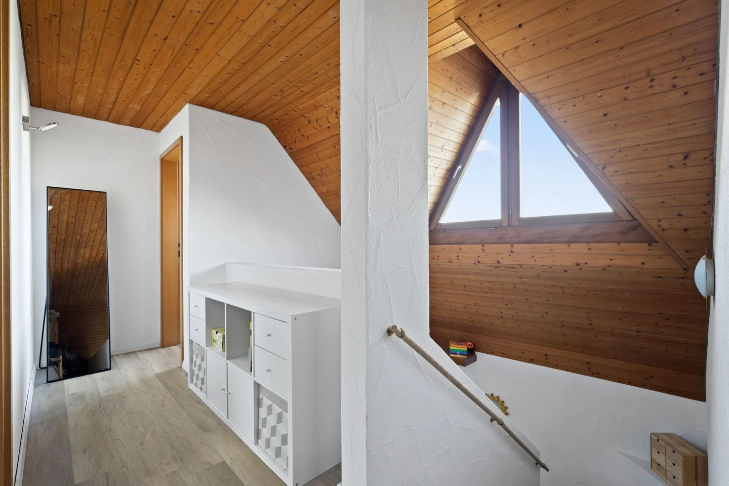 Appartement en duplex lumineux et bien entretenu de 4,5 pièces - Photo 5 sur 11