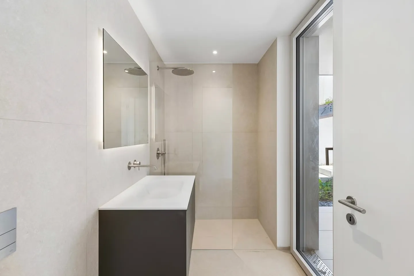 Exclusive new build villa with pool, lake views and premium finishes - Photo 24 of 46
