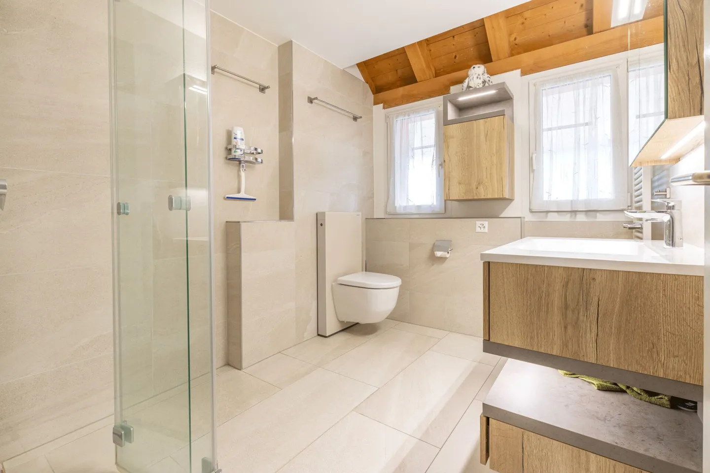 5.5-Zimmer-Doppeleinfamilienhaus in Hettlingen an ruhiger Lage mit Garagenplatz und beheiztem Wintergarten - Foto 13 di 29