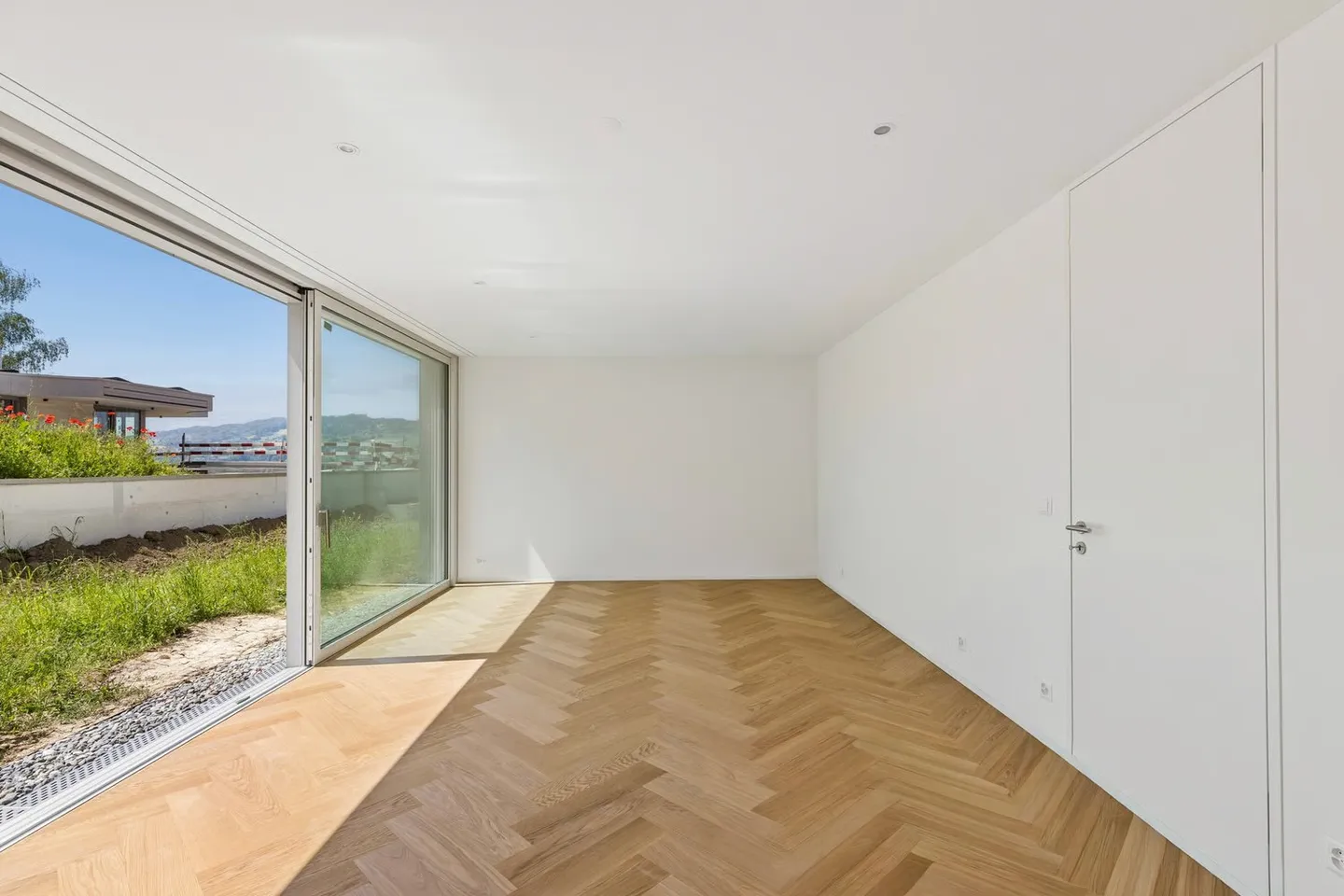 Exclusive new build villa with pool, lake views and premium finishes - Photo 22 of 46