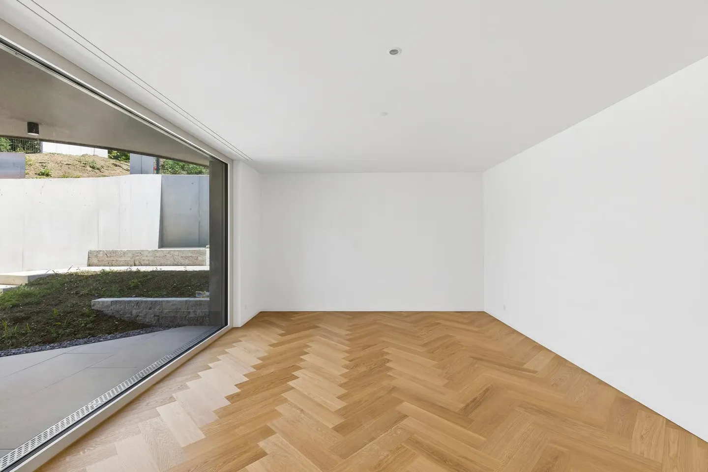 Exclusive new build villa with pool, lake views and premium finishes - Photo 29 of 46