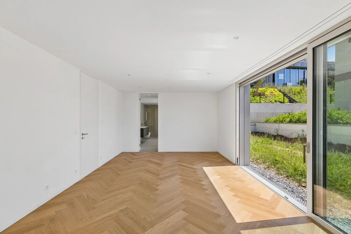 Exclusive new build villa with pool, lake views and premium finishes - Photo 28 of 46