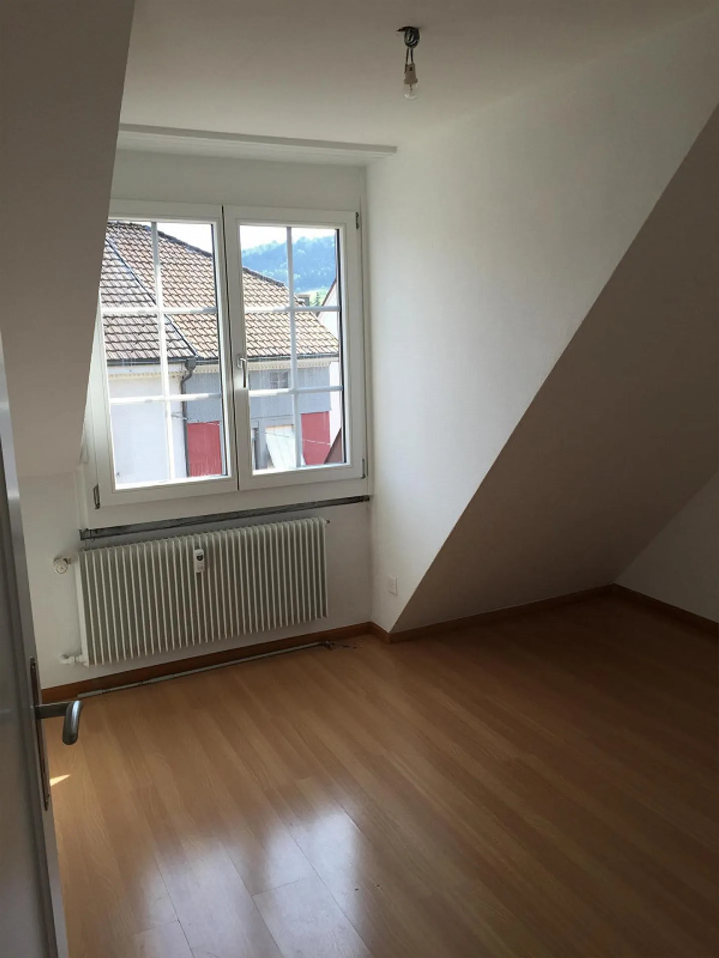 2 Mesi di Affitto Netto Gratuiti - Bellissimo Appartamento Mansardato di 4.5 Locali Ristrutturato - Foto 2 di 3