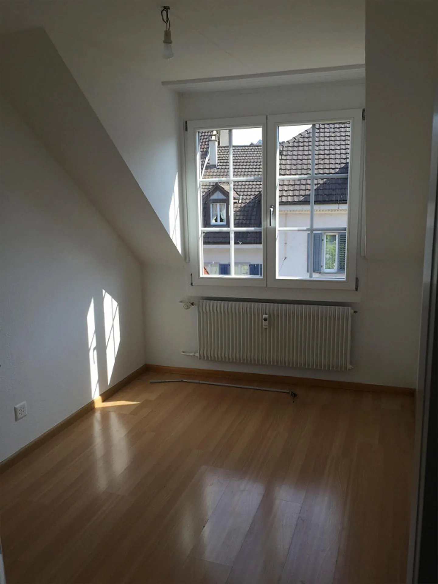 2 Mesi di Affitto Netto Gratuiti - Bellissimo Appartamento Mansardato di 4.5 Locali Ristrutturato - Foto 3 di 3