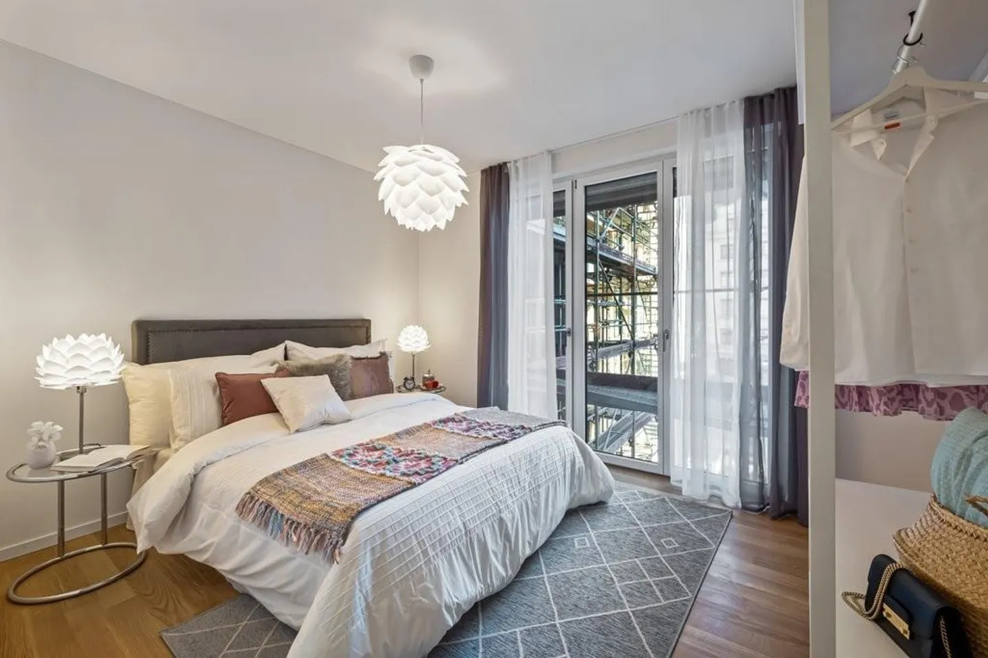 95 m2 Living Quality at Schaffhauserplatz - Urban, Central, Desirable - Photo 1 of 7