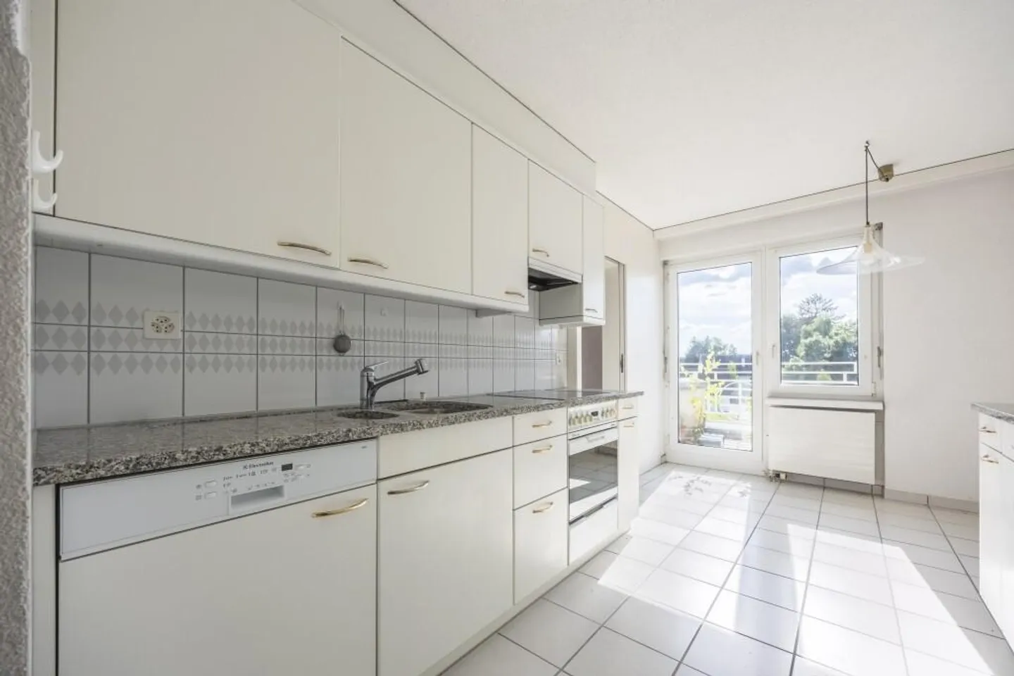 Ampio appartamento attico di 3,5 stanze - Foto 4 di 15