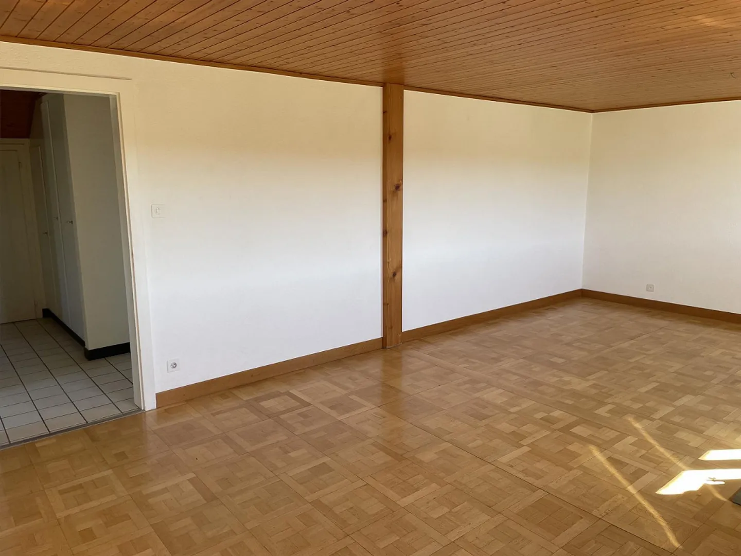 appartamento all'ultimo piano in un quartiere tranquillo - Foto 2 di 15