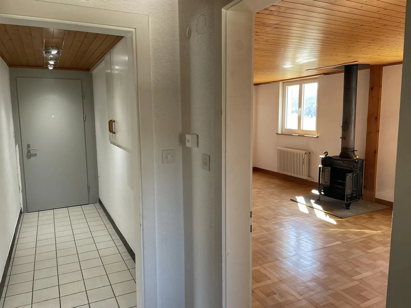 appartamento all'ultimo piano in un quartiere tranquillo - Foto 3 di 15