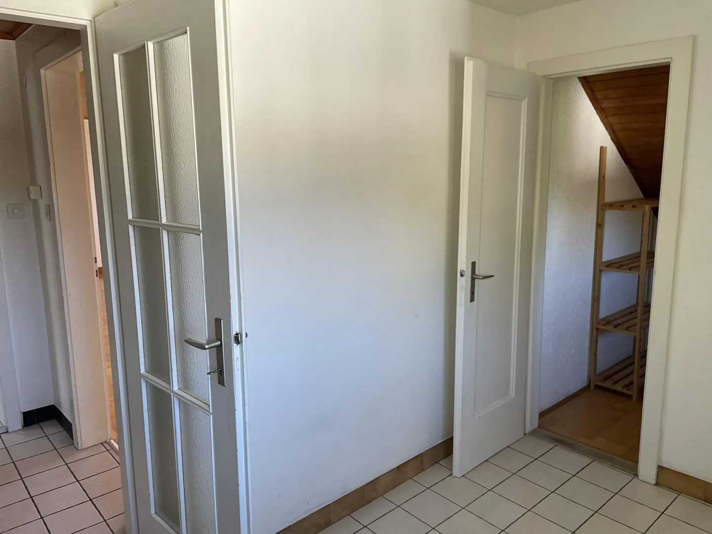 appartamento all'ultimo piano in un quartiere tranquillo - Foto 12 di 15