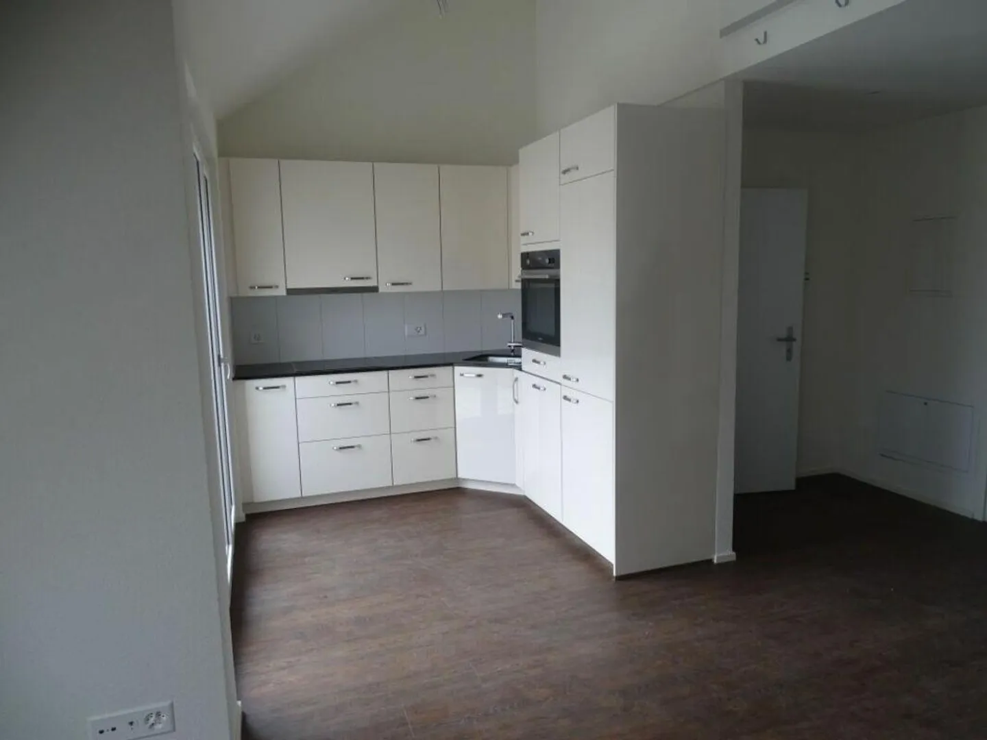 Appartamento mansardato ben tenuto in affitto! - Foto 2 di 8