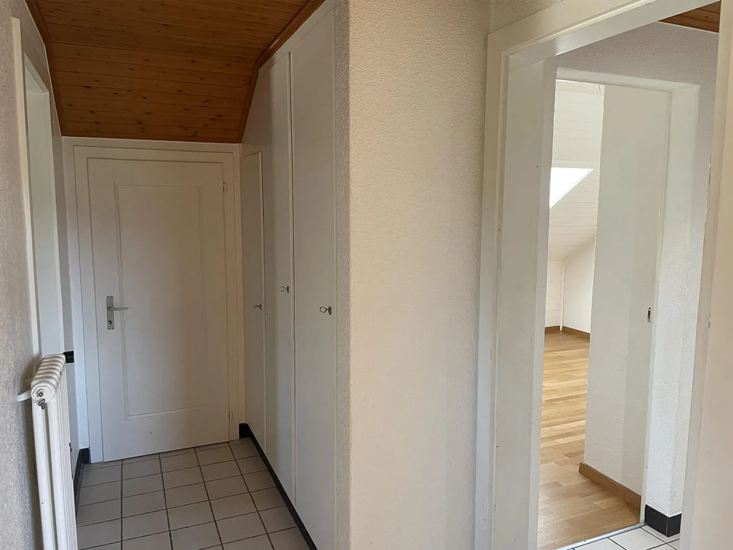 appartamento all'ultimo piano in un quartiere tranquillo - Foto 9 di 15