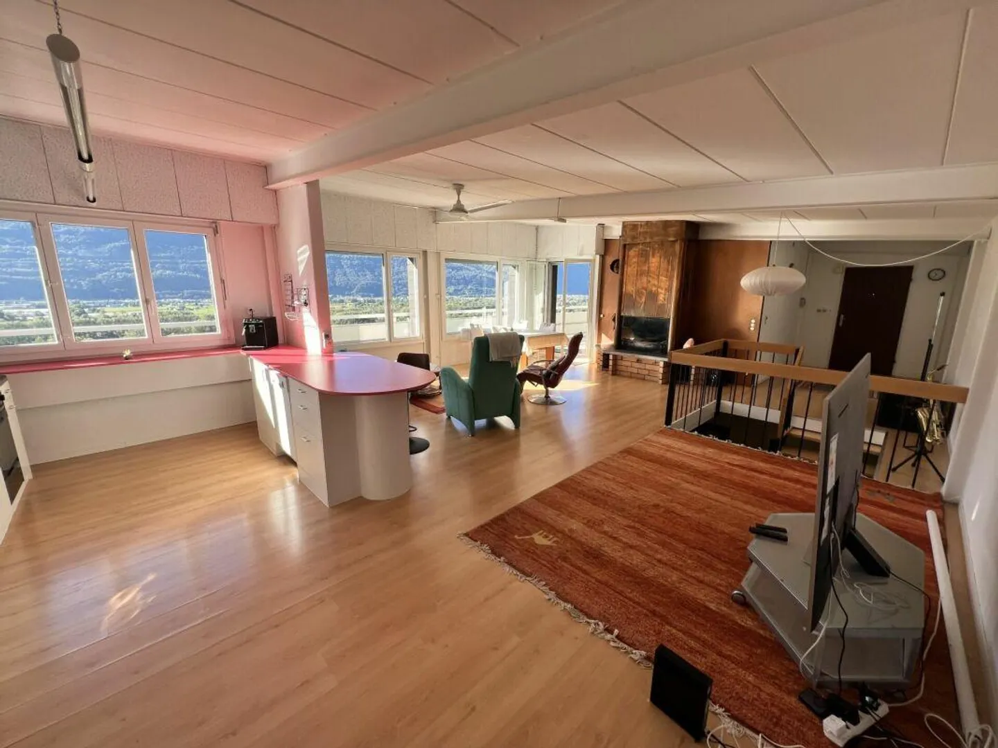 3-room penthouse apartment - Photo 1 of 18