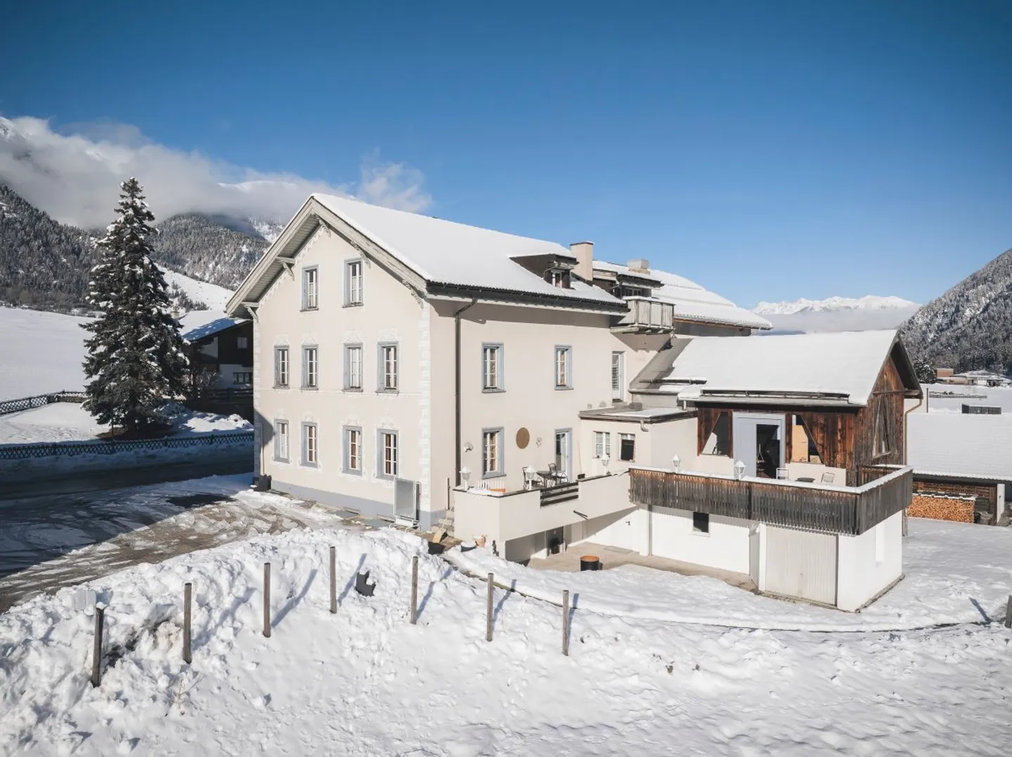 12 Room villa - Photo 2 of 13