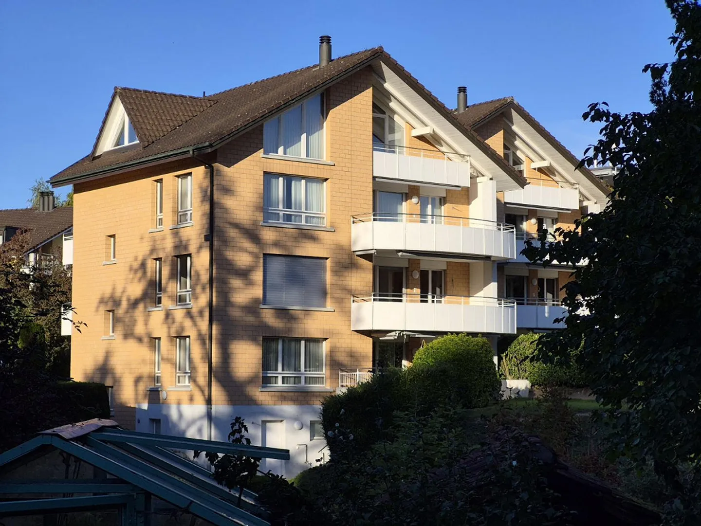 Quiet, sunny 4.5-room apartment in the heart of Cham - Photo 1 of 16