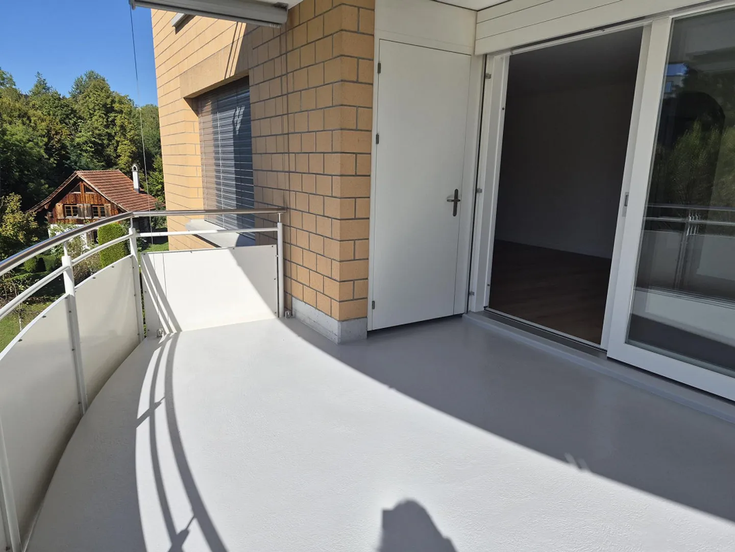 Quiet, sunny 4.5-room apartment in the heart of Cham - Photo 4 of 16