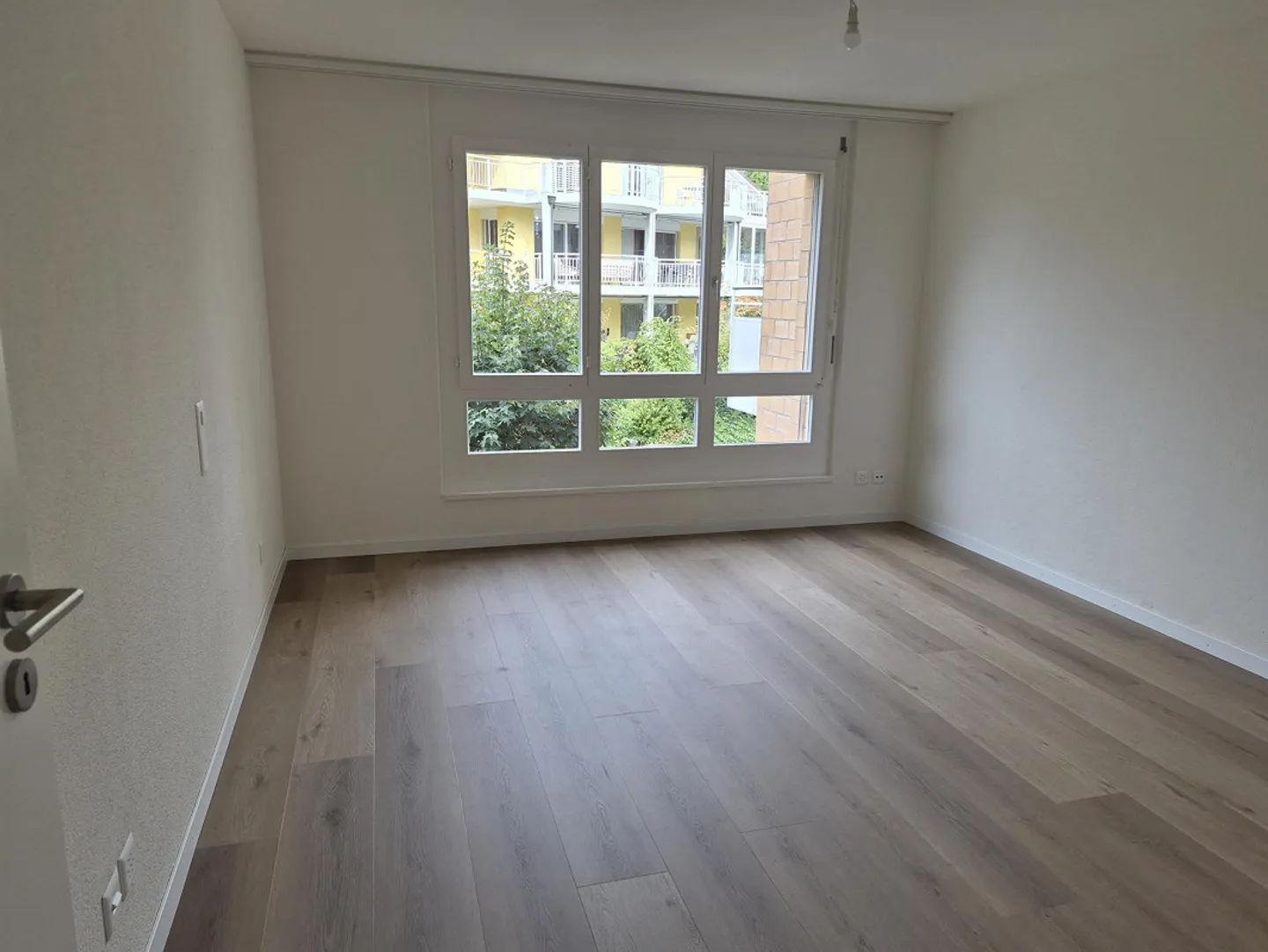 Quiet, sunny 4.5-room apartment in the heart of Cham - Photo 10 of 16