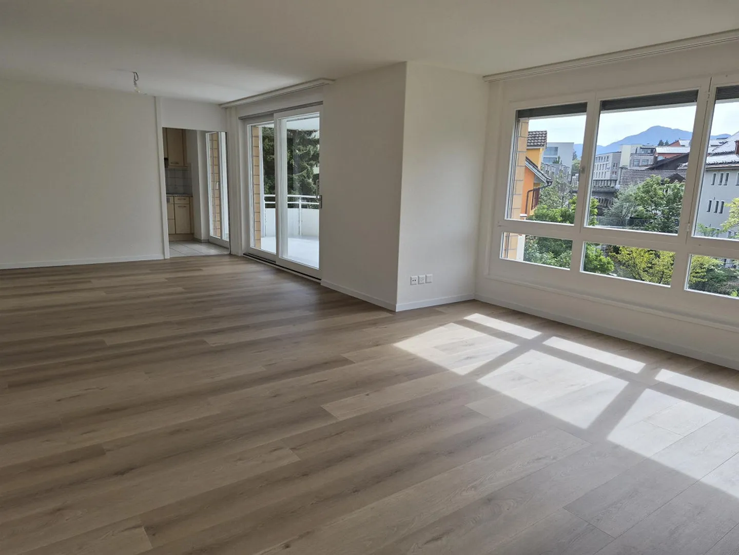Quiet, sunny 4.5-room apartment in the heart of Cham - Photo 6 of 16