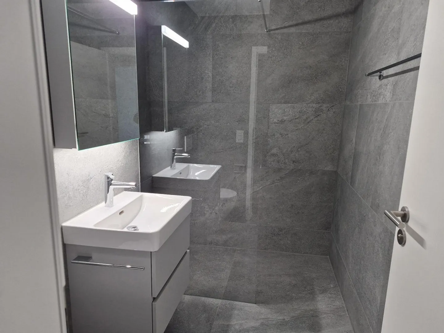 Quiet, sunny 4.5-room apartment in the heart of Cham - Photo 13 of 16