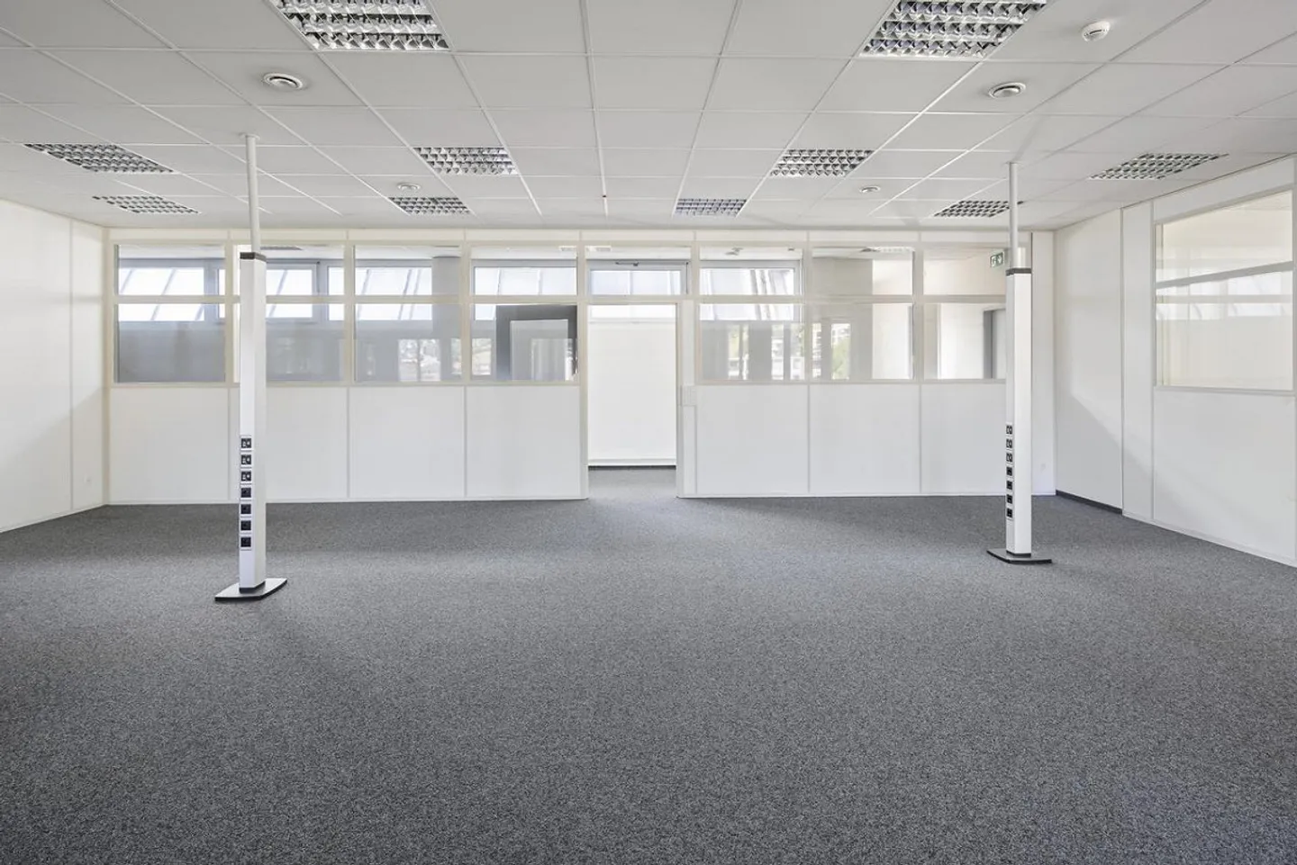 Atelier, entrepôt et bureau réunis sous un même toit - Photo 11 sur 15