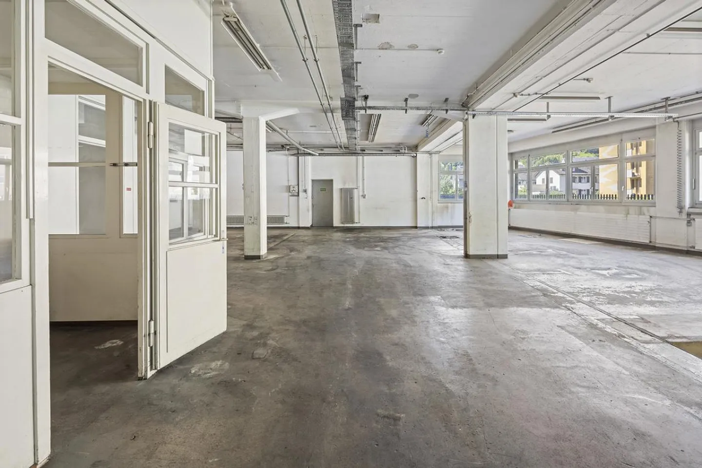 Atelier, entrepôt et bureau réunis sous un même toit - Photo 13 sur 15