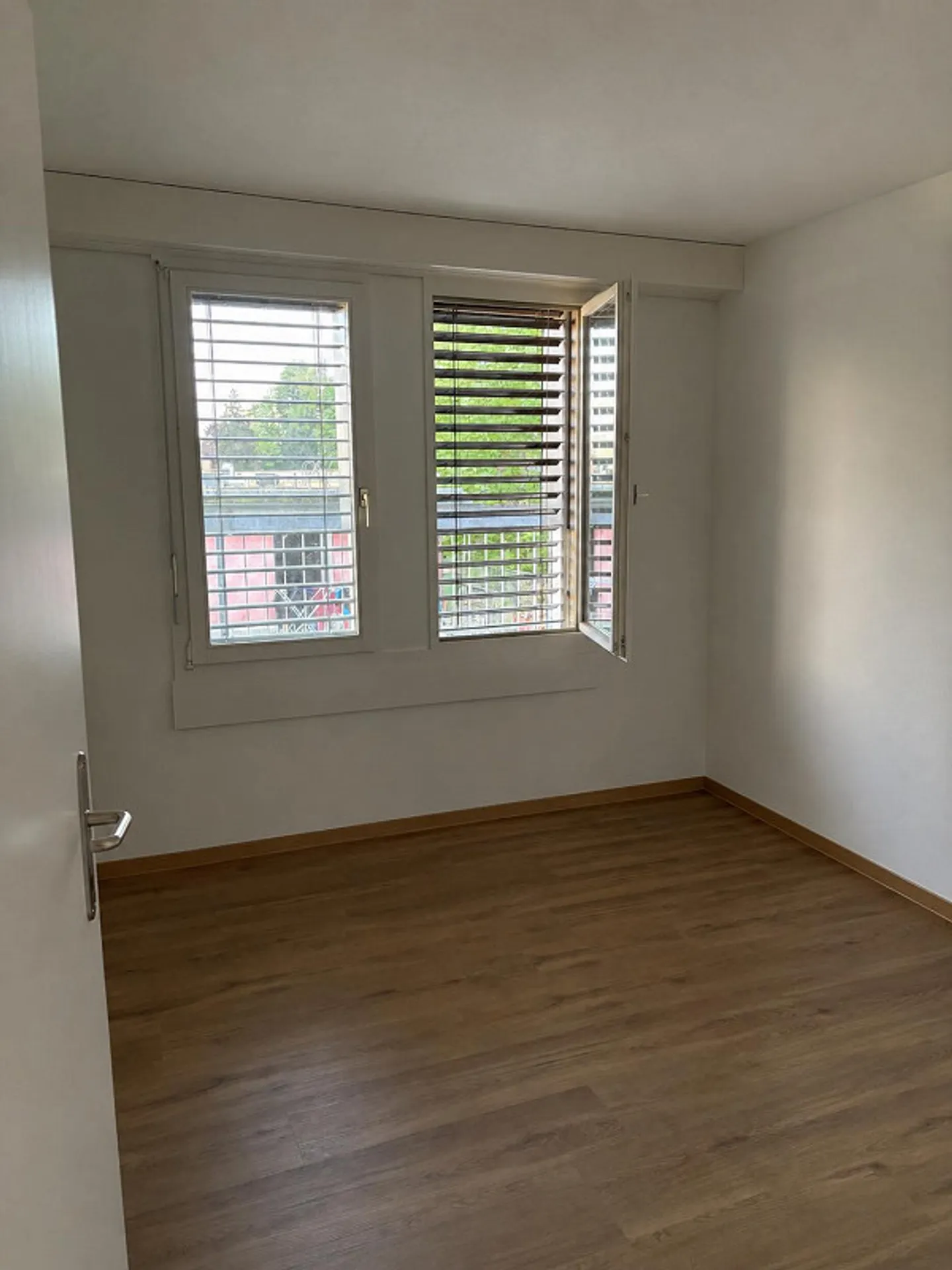 City location! Bright 4.5 apartment with terrace - Photo 6 of 8