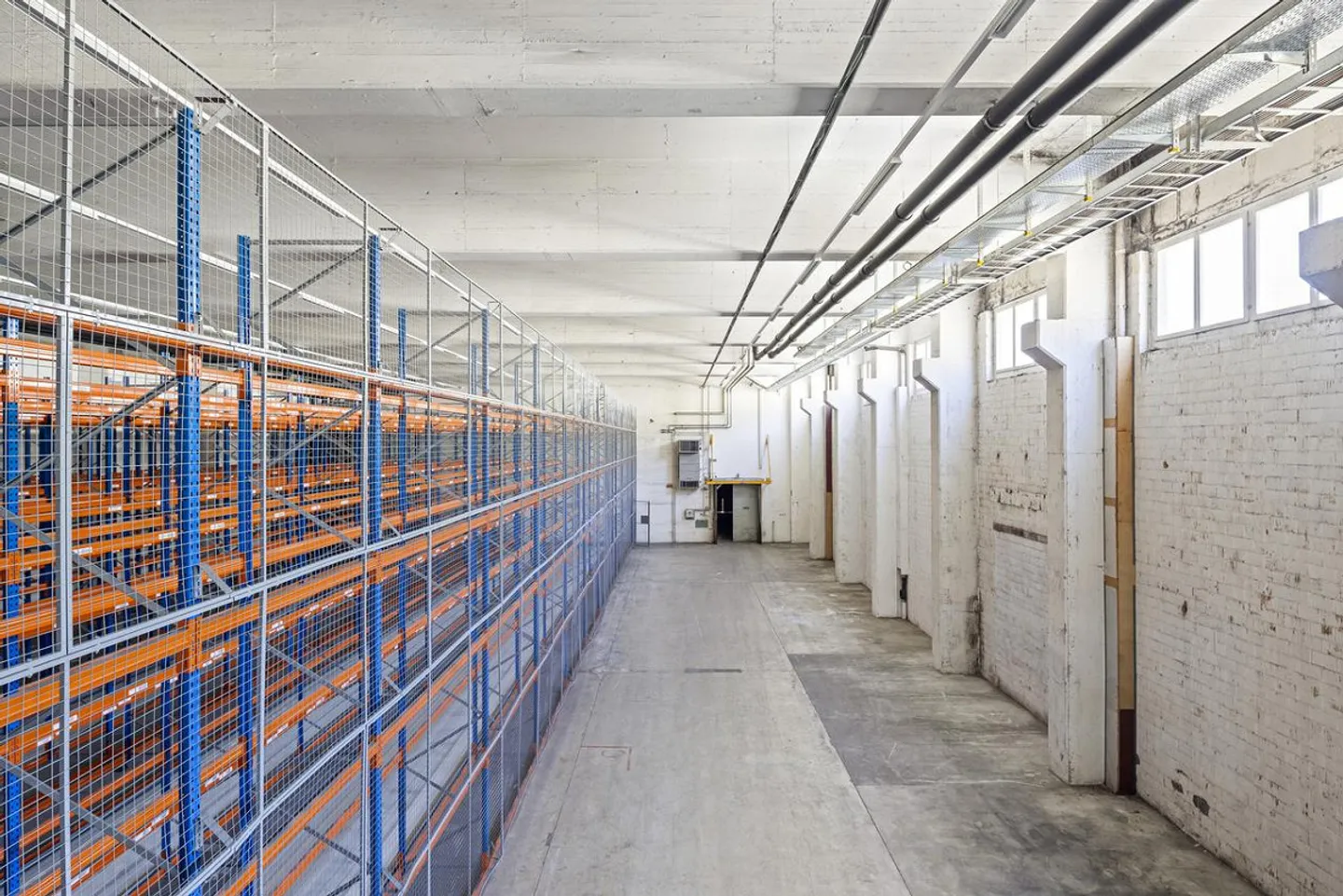 Atelier, entrepôt et bureau réunis sous un même toit - Photo 7 sur 15