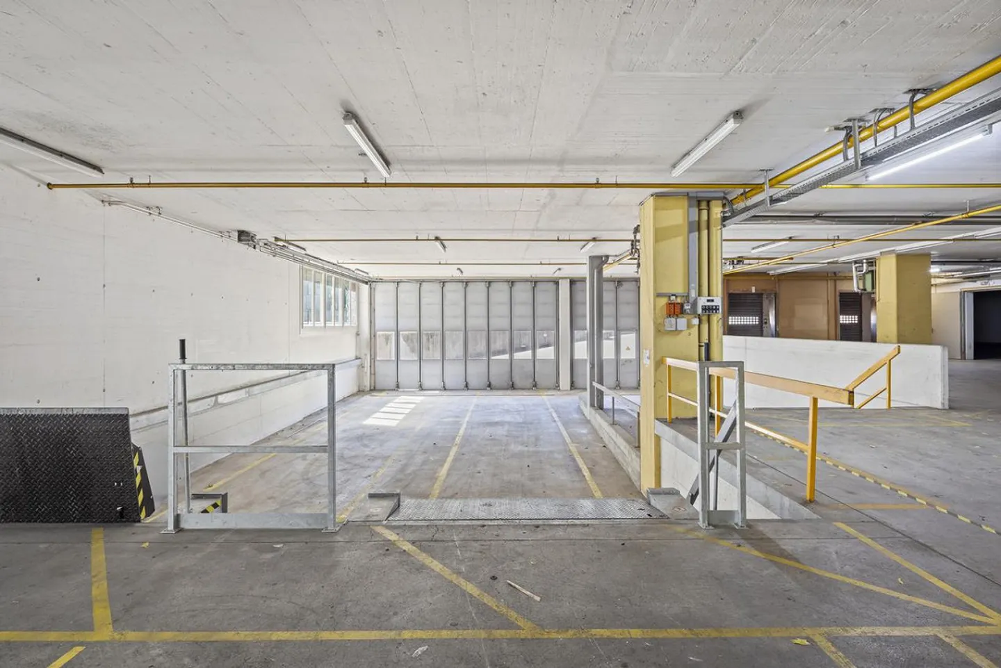Atelier, entrepôt et bureau réunis sous un même toit - Photo 8 sur 15