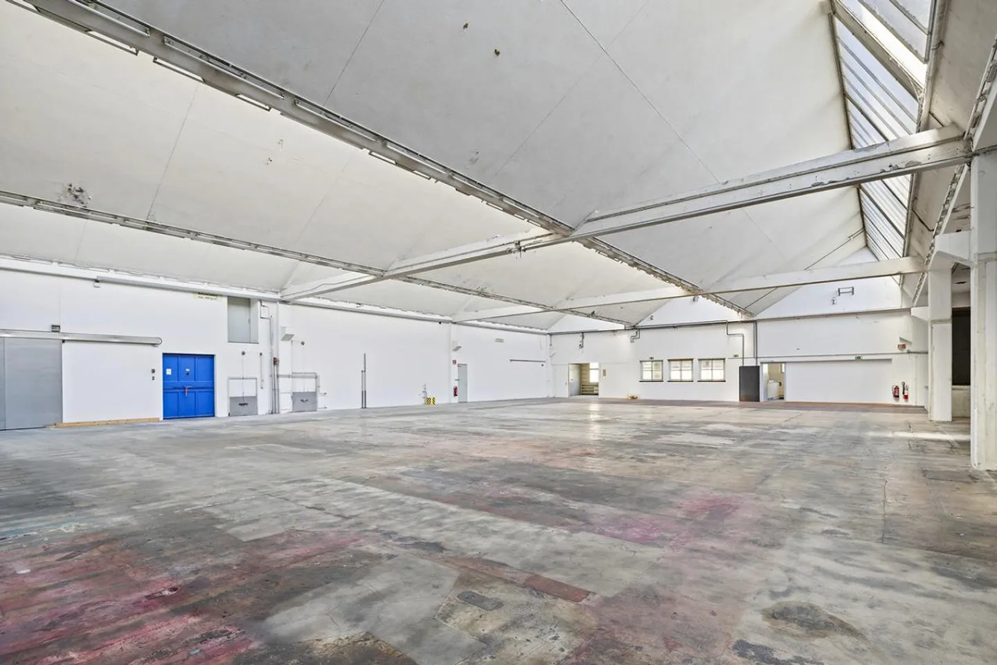 Atelier, entrepôt et bureau réunis sous un même toit - Photo 9 sur 15