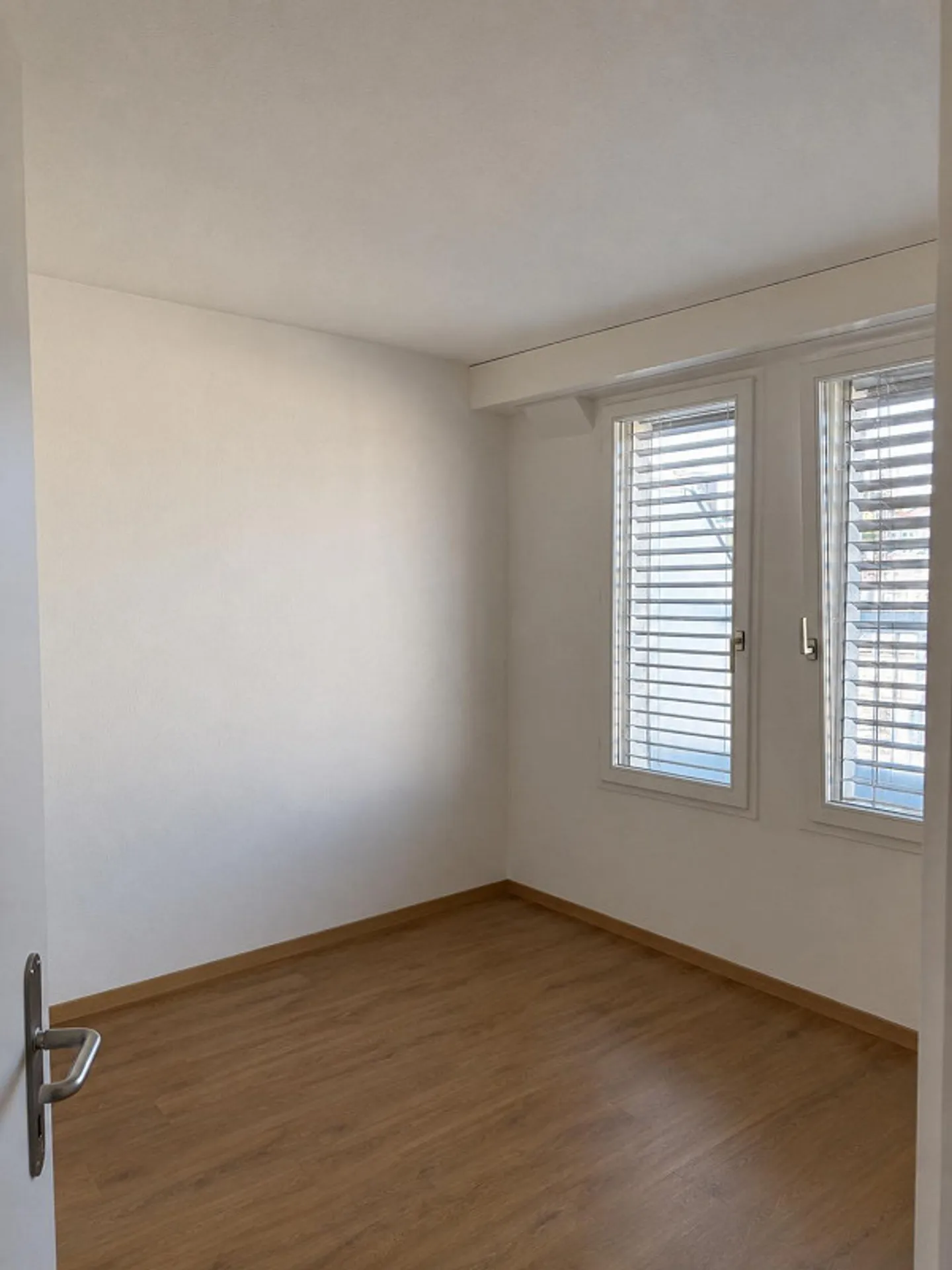 City location! Bright 4.5 apartment with terrace - Photo 7 of 8