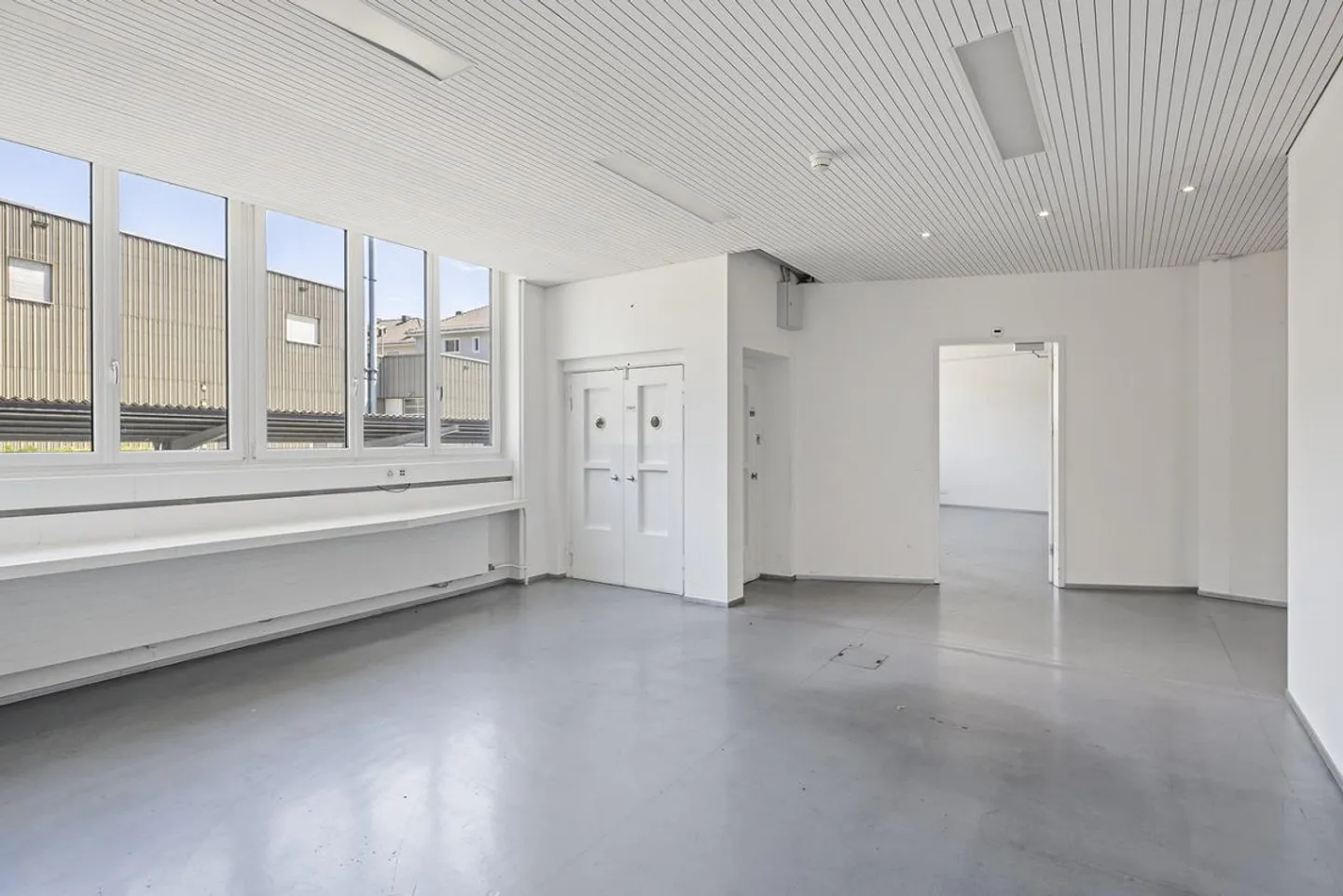 Atelier, entrepôt et bureau réunis sous un même toit - Photo 14 sur 15
