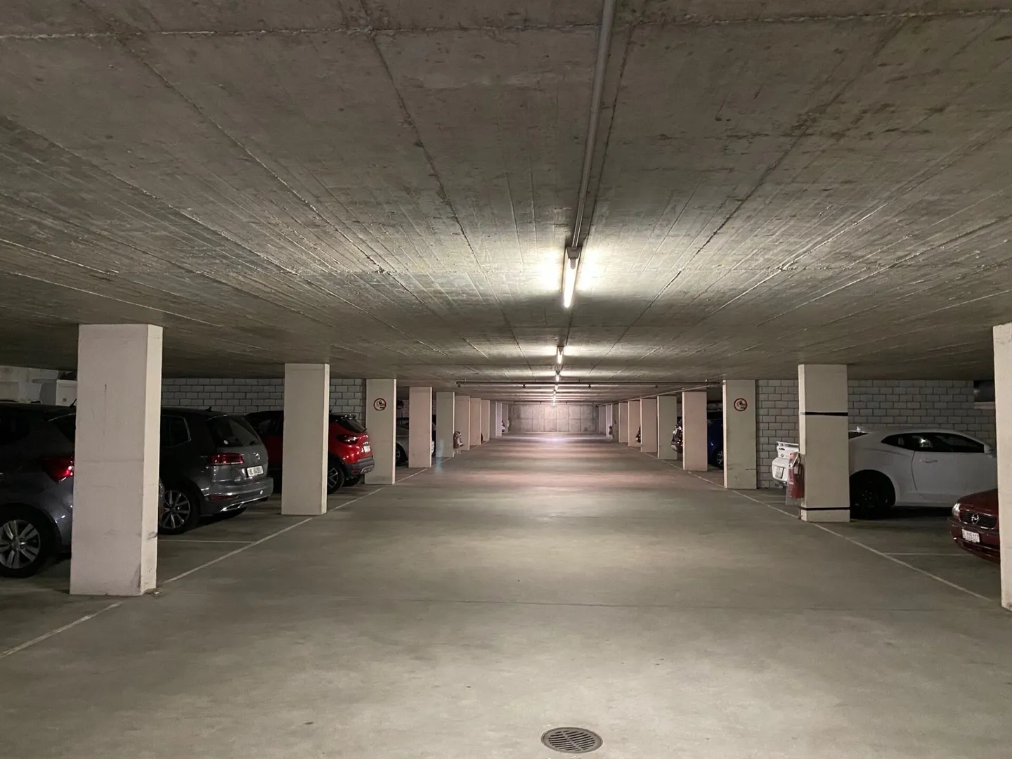 Appartamento soleggiato di 2,5 locali con bella vista e posto auto ad Aesch - Foto 12 di 13