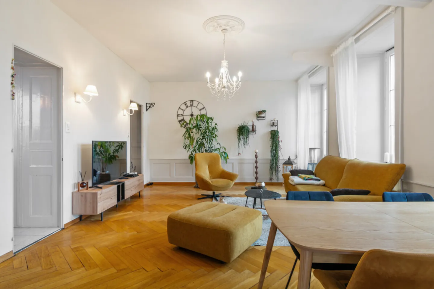 Splendid Master House from 1848 - A Treasure in the Heart of Brenets - Photo 3 of 13