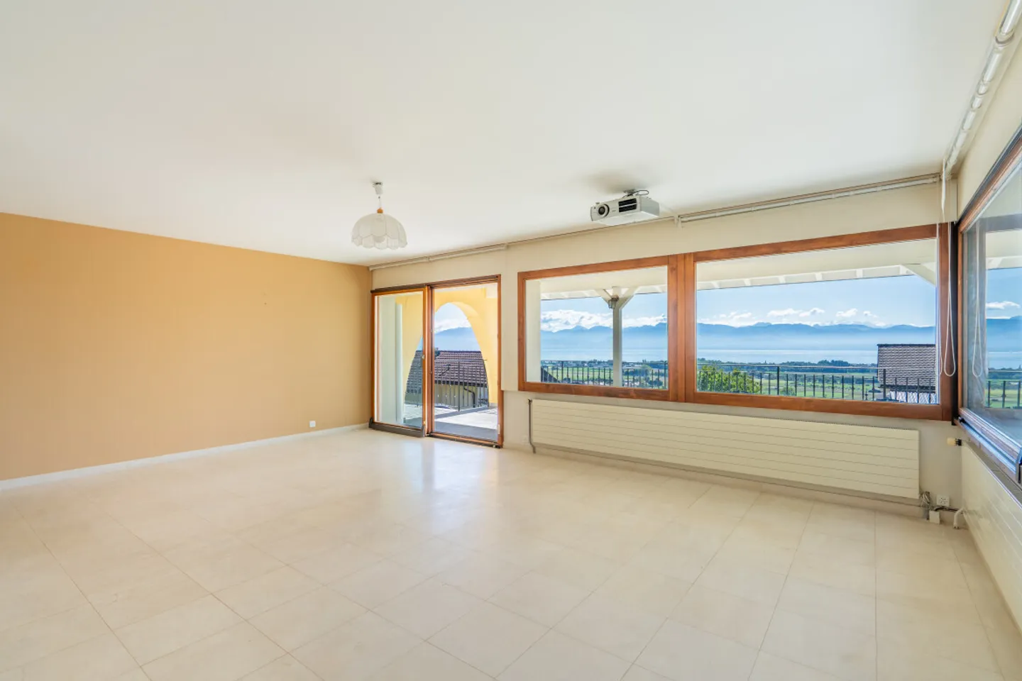 Elegant Villa with Lake View - Photo 12 of 13