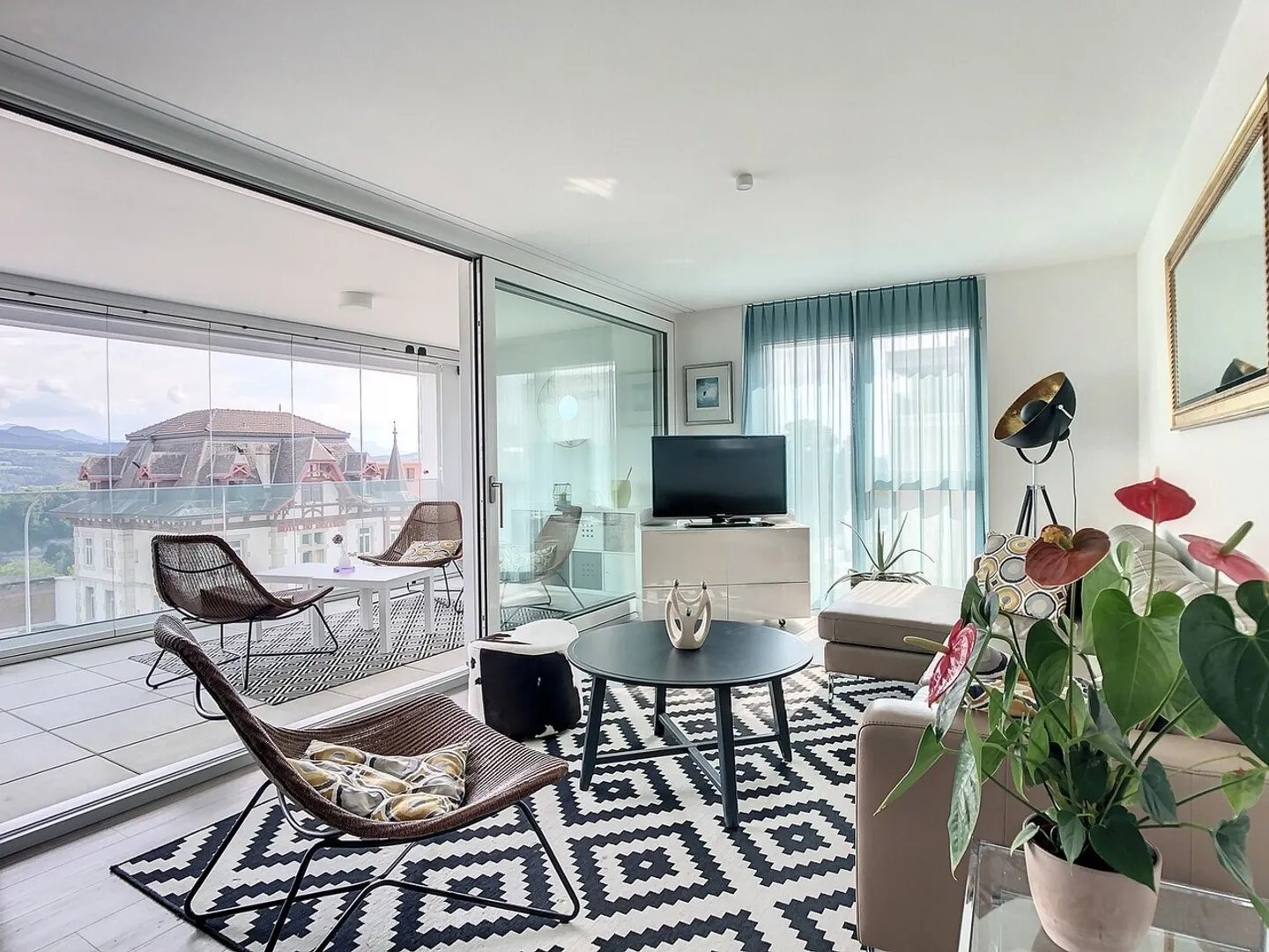 3,5 PIÈCES AVEC UNE VUE À COUPER LE SOUFFLE SUR LES PRÉ-ALPES ! - Photo 3 sur 7