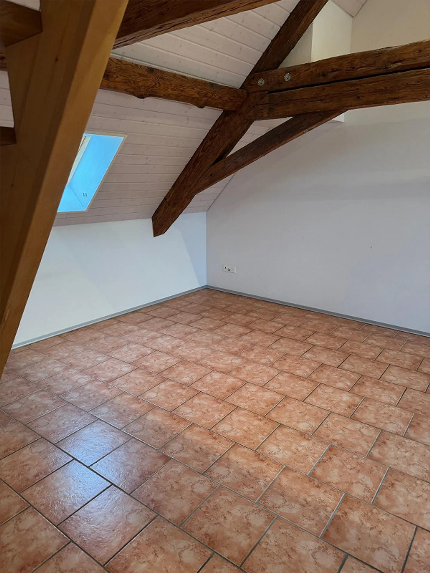 Appartamento mansardato 2,5 locali con galleria in posizione tranquilla - Foto 5 di 7