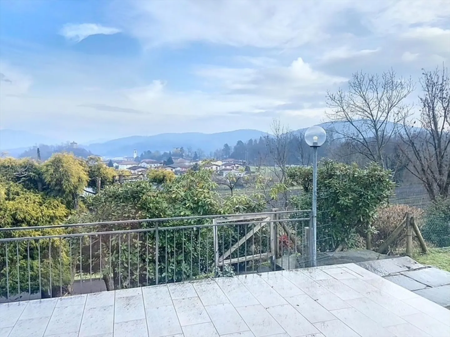 Casa singola in affitto - Foto 2 di 10