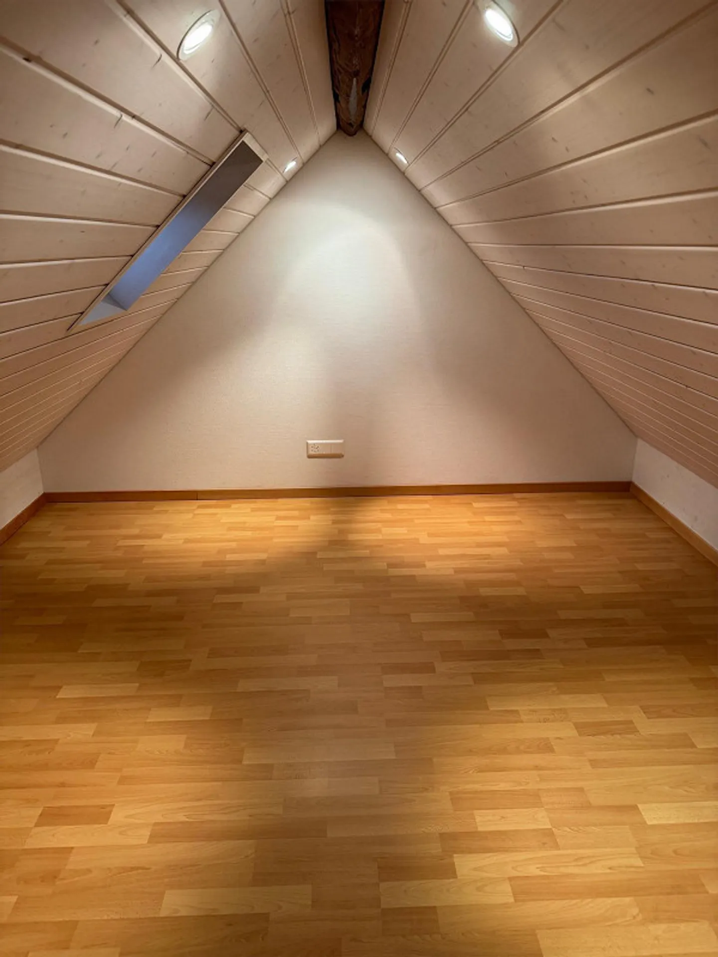 Appartamento mansardato 2,5 locali con galleria in posizione tranquilla - Foto 7 di 7