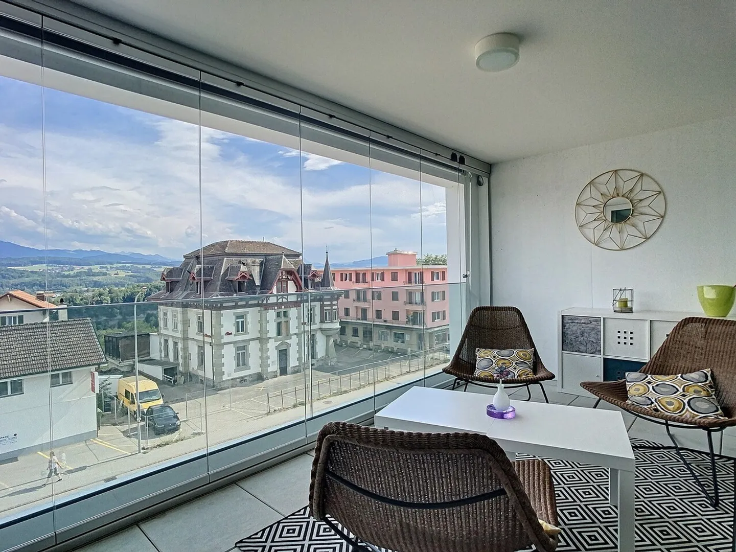 3,5 PIÈCES AVEC UNE VUE À COUPER LE SOUFFLE SUR LES PRÉ-ALPES ! - Photo 4 sur 7