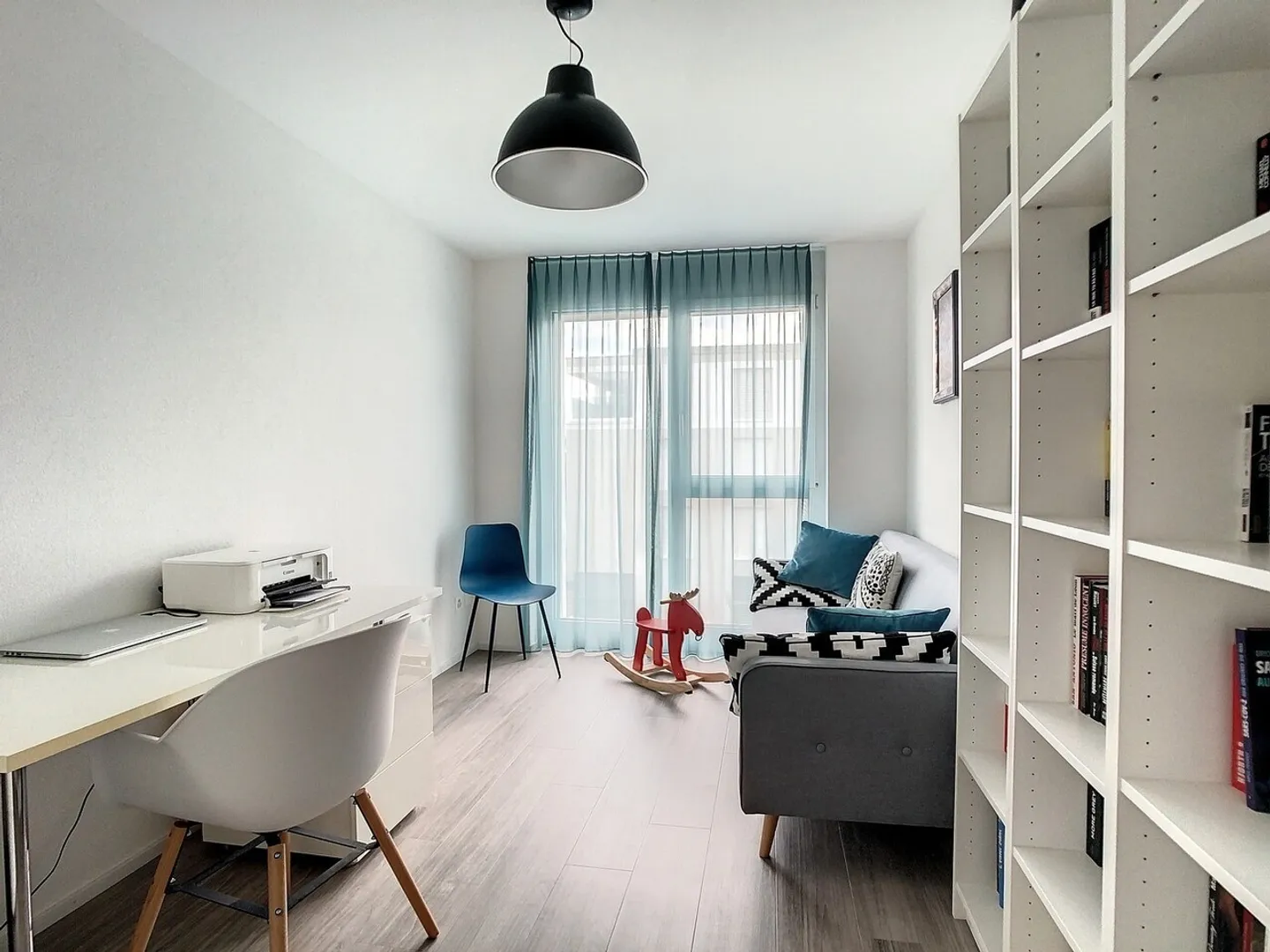 3,5 PIÈCES AVEC UNE VUE À COUPER LE SOUFFLE SUR LES PRÉ-ALPES ! - Photo 5 sur 7