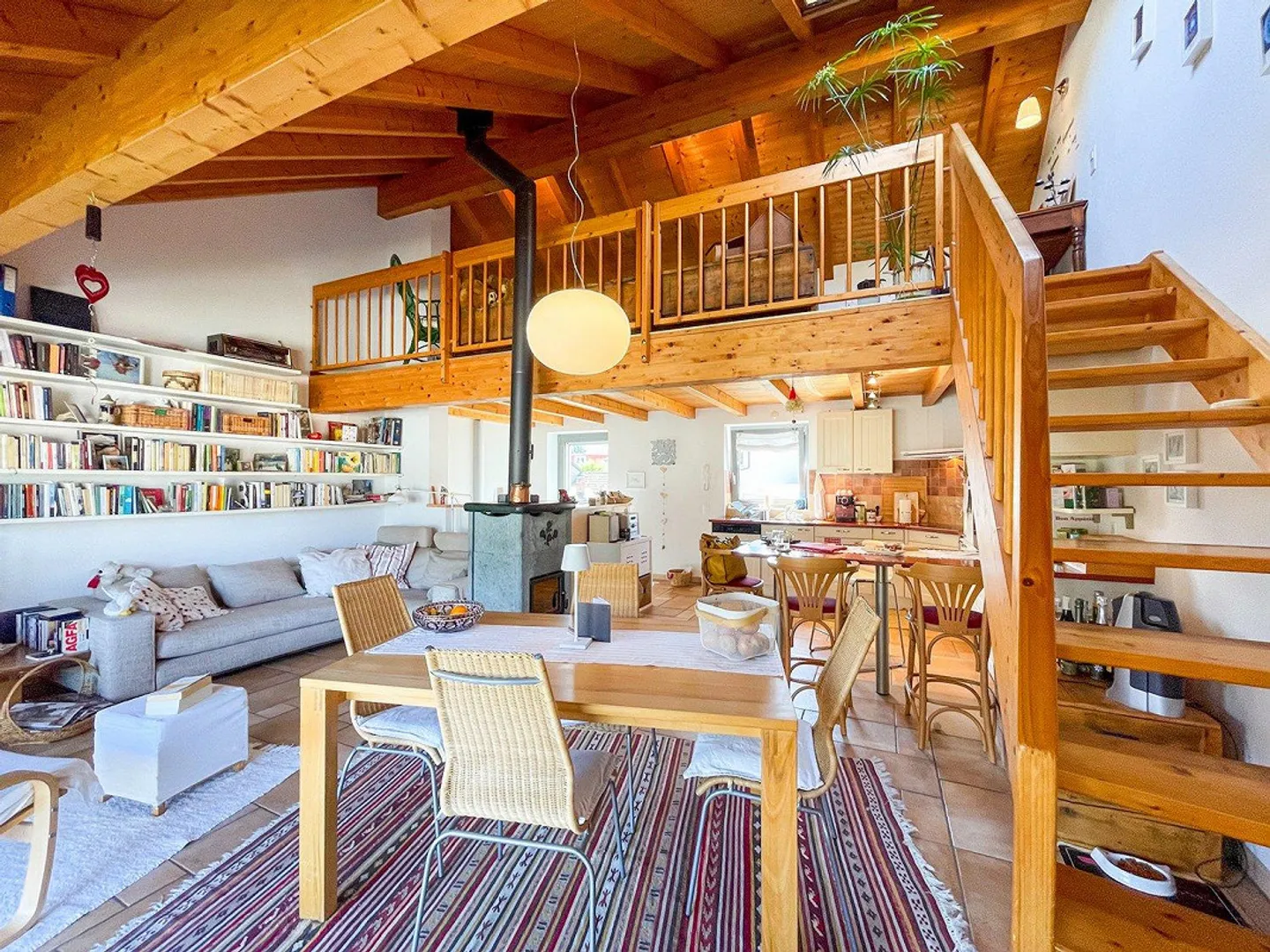 Single-family house completely renovated, 5.5 rooms with garden and parking spaces - Photo 2 of 13