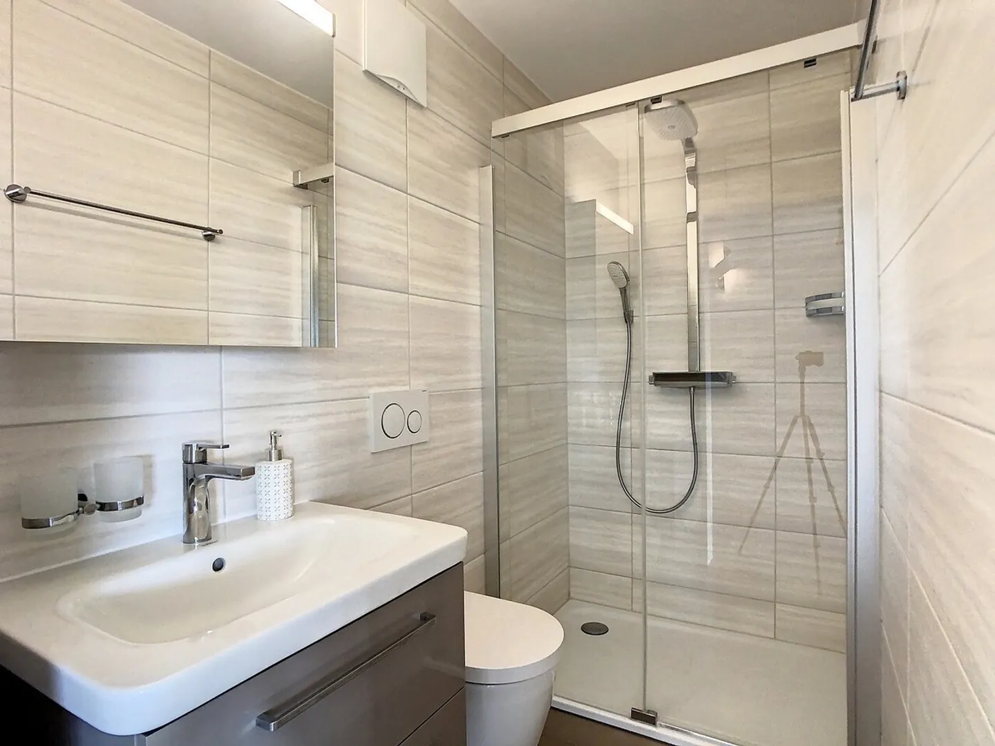 3,5 PIÈCES AVEC UNE VUE À COUPER LE SOUFFLE SUR LES PRÉ-ALPES ! - Photo 6 sur 7