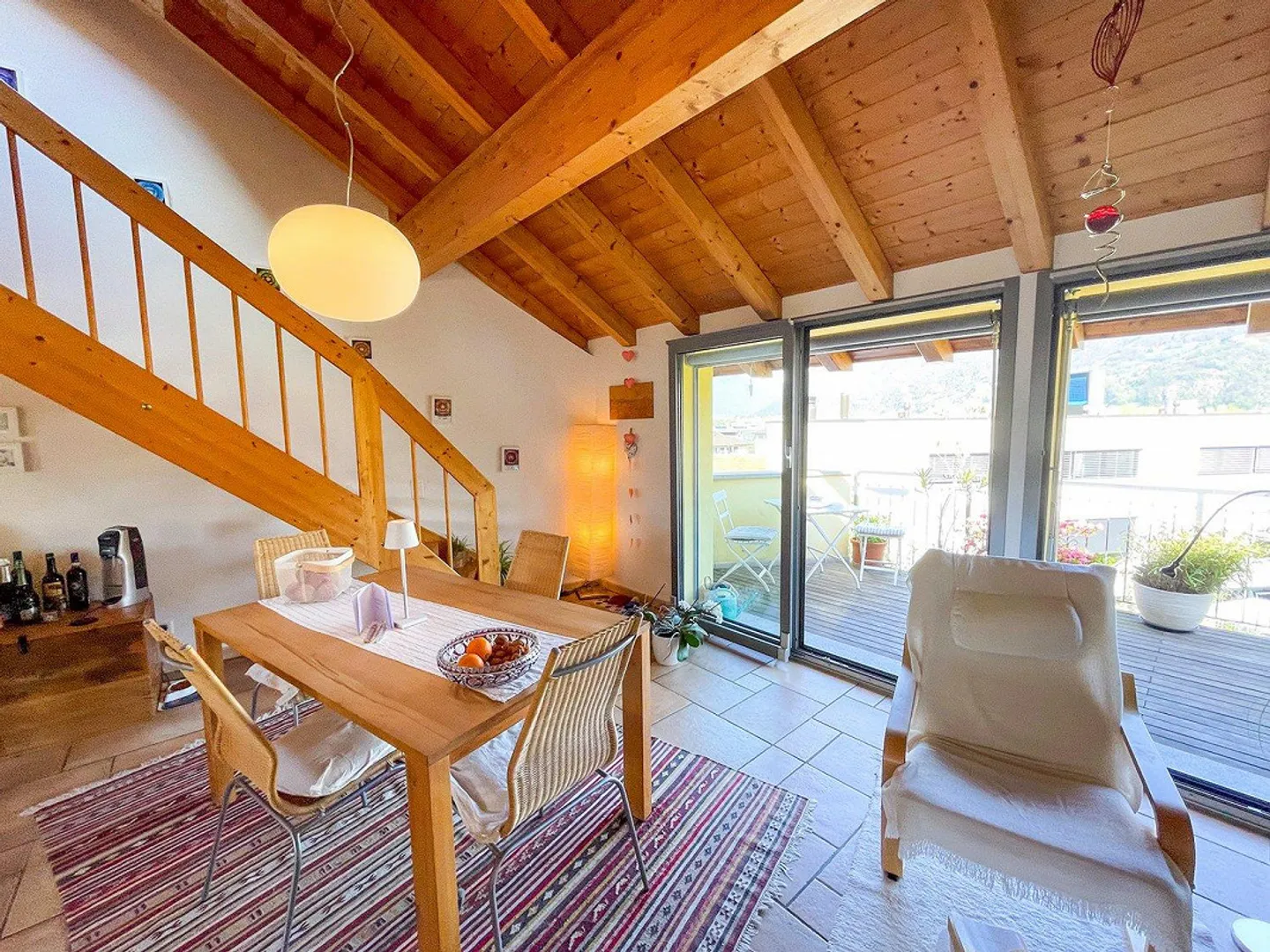 Single-family house completely renovated, 5.5 rooms with garden and parking spaces - Photo 8 of 13