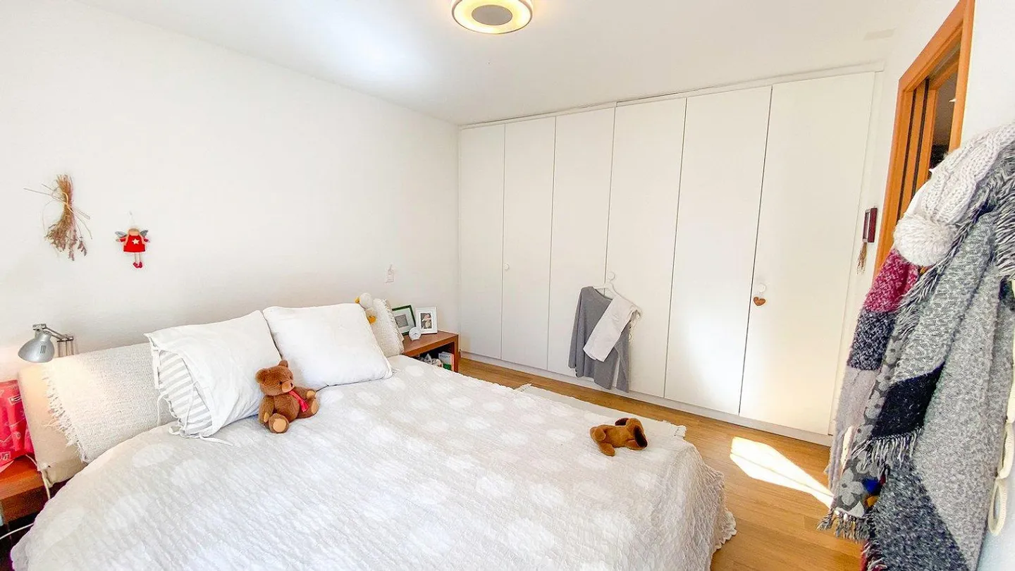 Single-family house completely renovated, 5.5 rooms with garden and parking spaces - Photo 9 of 13