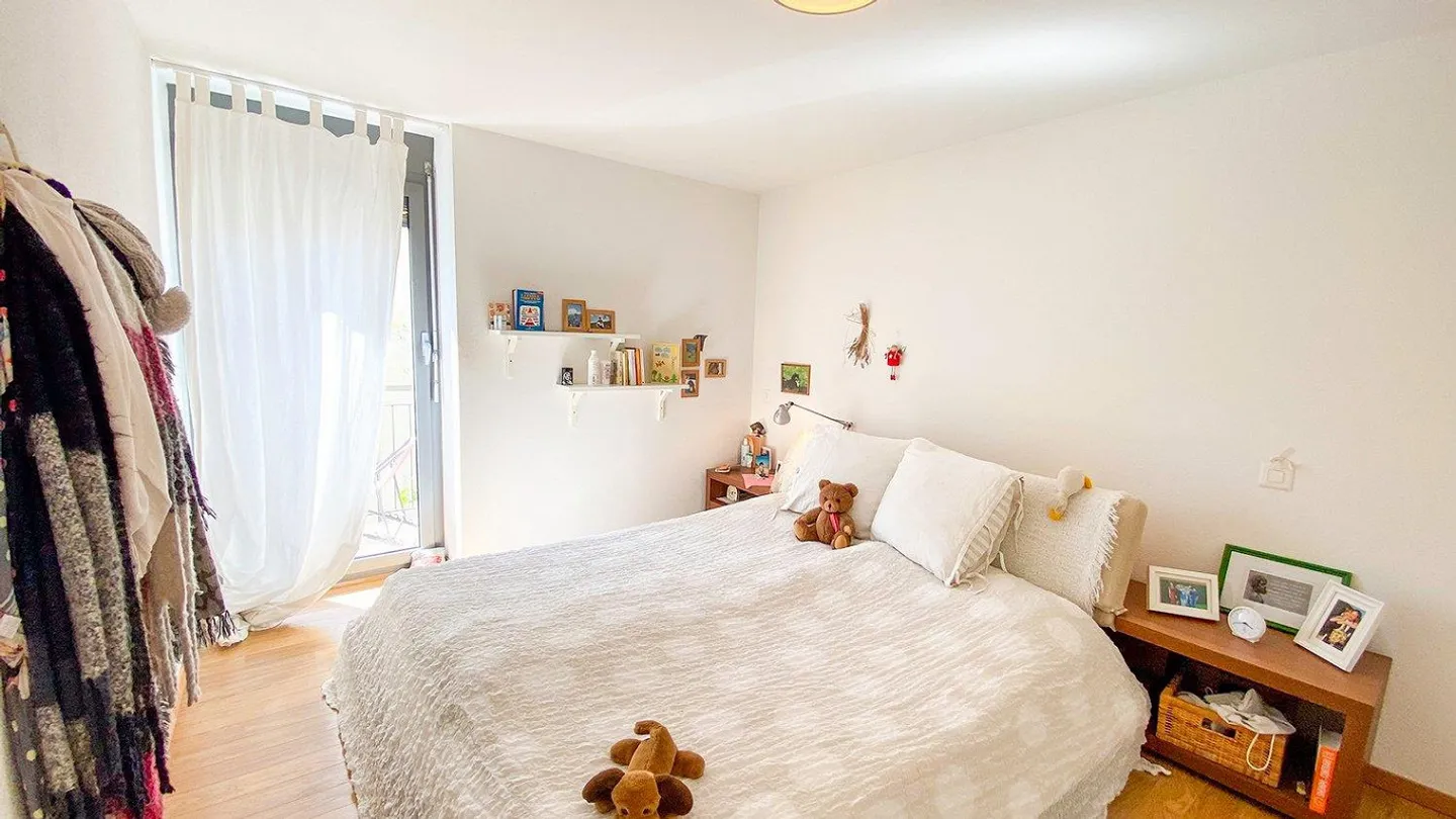 Single-family house completely renovated, 5.5 rooms with garden and parking spaces - Photo 10 of 13