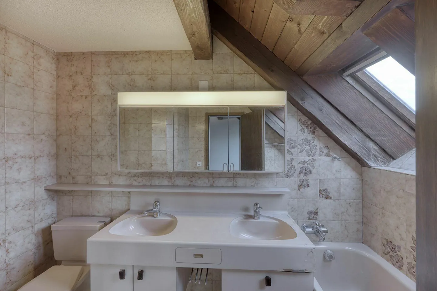 Romantic penthouse maisonette for renovation - Photo 3 of 7